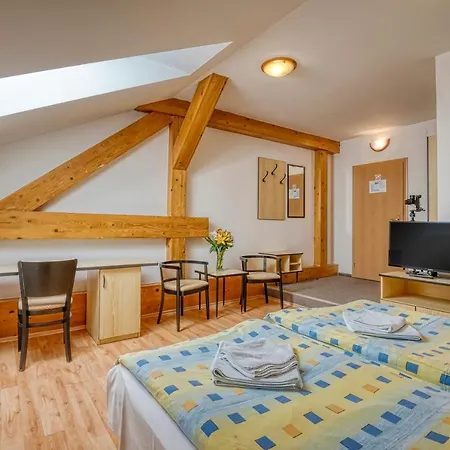 Hotel Skoliace Stredisko Ives Koszyce