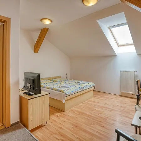 Hotel Skoliace Stredisko Ives