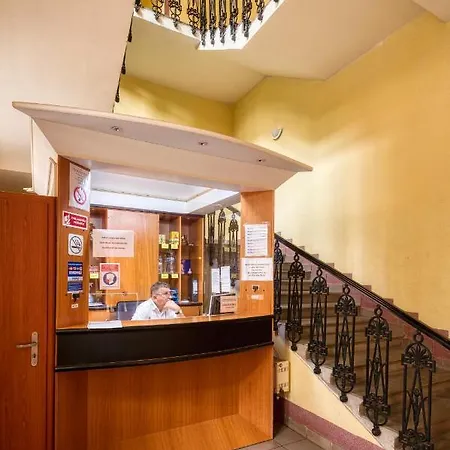 Skoliace Stredisko Ives Hotel *