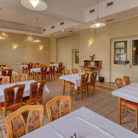 Hotel Skoliace Stredisko Ives