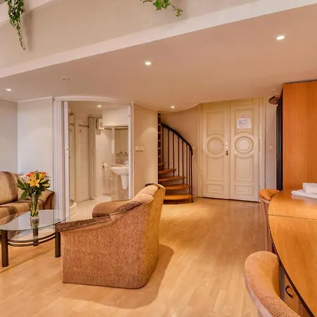 Skoliace Stredisko Ives Hotel *