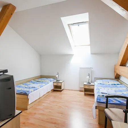 Skoliace Stredisko Ives Hotel *