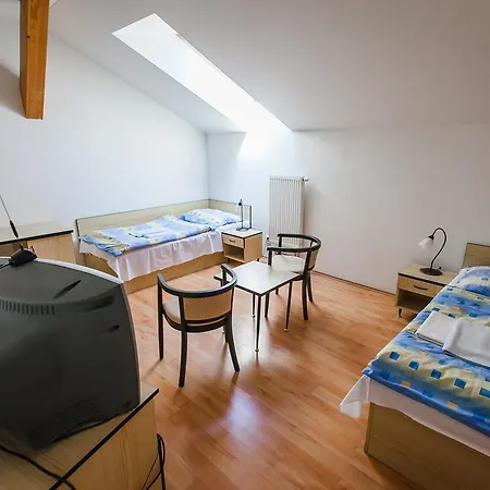 Hotel Skoliace Stredisko Ives *